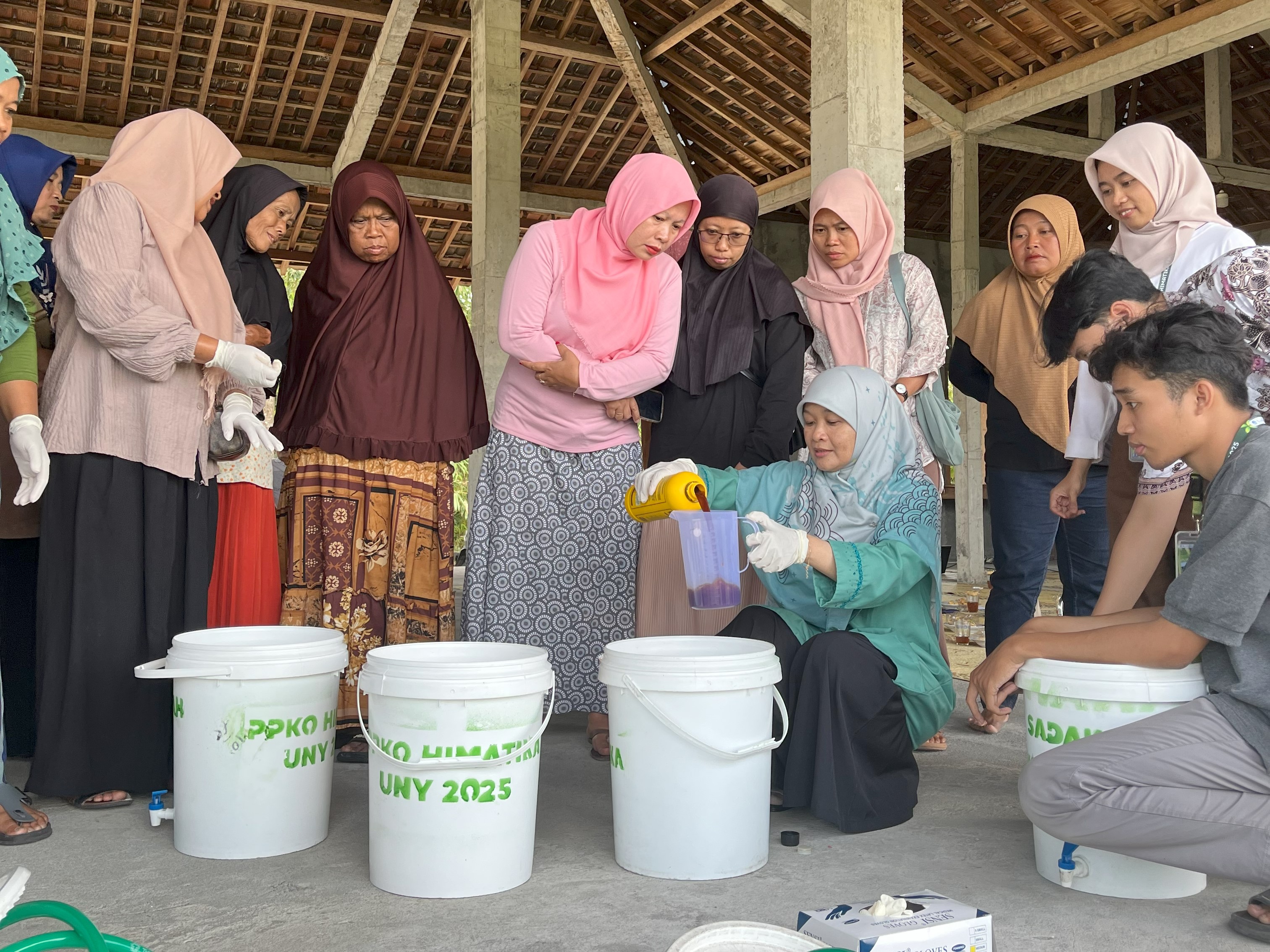 Dari Dapur Jadi Pupuk: Workshop Pengolahan Sampah Organik di Playen Ajak Warga Membuat Pupuk Organik Cair