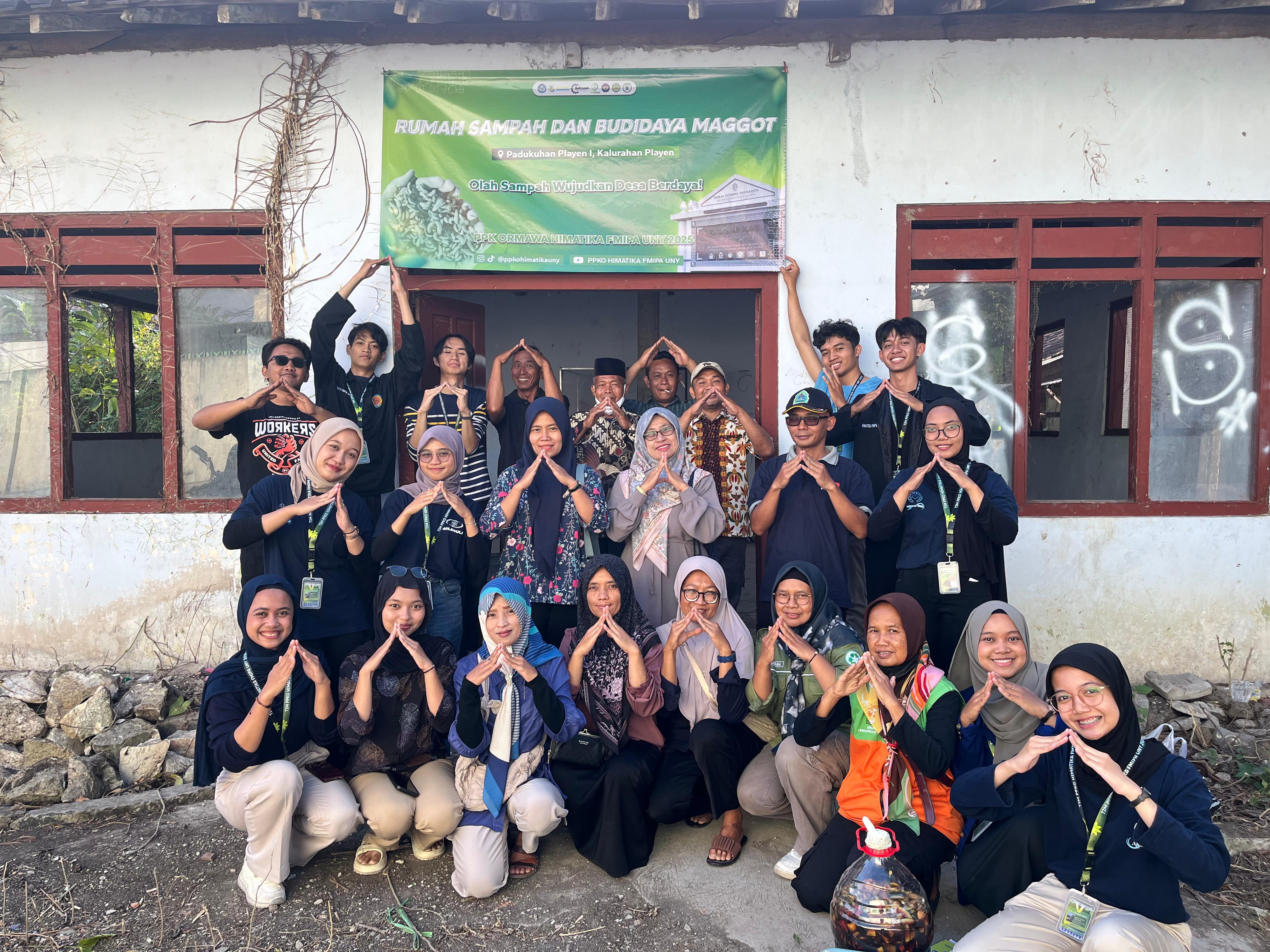 Workshop Budidaya Maggot: Tim PPK Ormawa HIMATIKA FMIPA UNY 2025 Ajak Warga Playen Kelola Sampah Organik Menjadi Bernilai